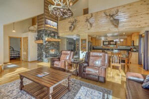 Smart TV, fireplace - Rio Vista at Vallecito (Bayfield)