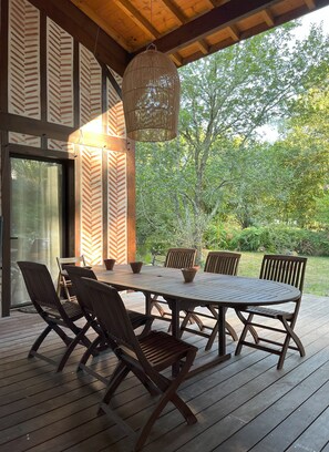 Outdoor dining - Vrbo Property (Lévignacq)