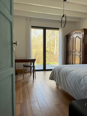 A bedroom with a wooden bed, a desk, and a wardrobe. - Vrbo Property (Lévignacq)
