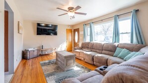 A living room with a sofa, a coffee table, and a ceiling fan. - A Home away from Home (Waterloo)