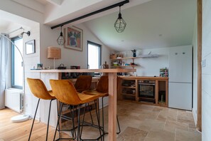 Réfrigérateur, micro-ondes, four, lave-vaisselle