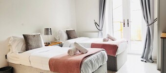 Tanzanite Apartment in Cambridge