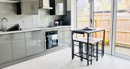 Tanzanite Apartment in Cambridge