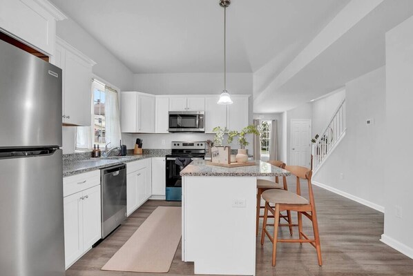 Mikrowelle, Ofen, Herdplatte, Geschirrspüler