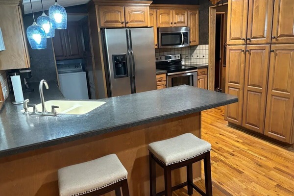 Frigorífic, microones, forn i placa de cuina