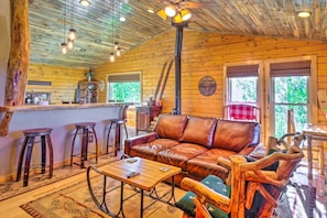 Living area - Cozy 2-bedroom cabin in marvelous Jefferson (Jefferson)