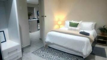 2 makuuhuonetta, silitysrauta/-lauta, Wi-Fi, vuodevaatteet