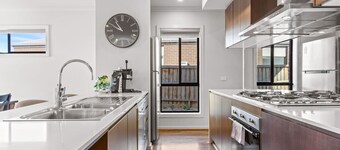 Point Cook's Spacious and Comfy 4BR/2.5B Haven!