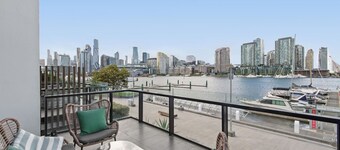 Waterfront Gem in Dockland Expansive 5BR/4BA