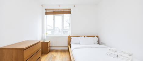 2 bedrooms, iron/ironing board, travel cot, free WiFi