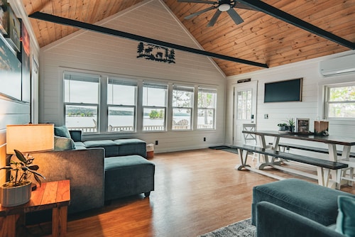 Knife Edge Escape - Cozy Lakeside Cottage Getaway with Views of Mt. Katahdin