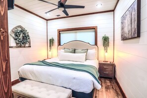 2 soverom, strykejern/-brett, reiseseng for barn og wi-fi (inkludert)