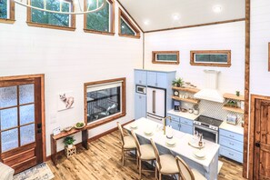 Geladeira, micro-ondas, fogão, cooktop