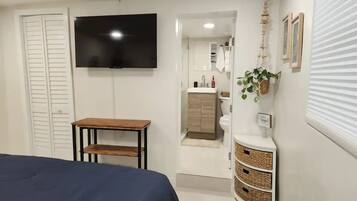 1 habitación, tabla de planchar con plancha, wifi y ropa de cama