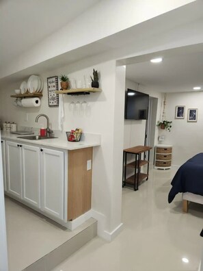 1 dormitorio, tabla de planchar con plancha, wifi y ropa de cama