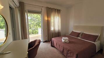 3 kamar tidur, setrika/meja setrika, Wi-Fi gratis, dan seprai linen