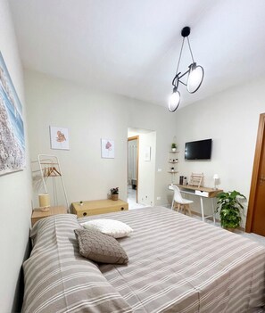 2 bedrooms, iron/ironing board, bed sheets - Angela's House (Monreale)