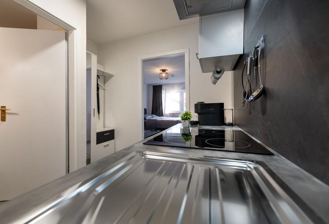 Refrigerador, horno, parrilla de estufa y cafetera y tetera 