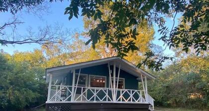The Little Gem- Sleeps 3, 1 bedroom, 1 bath cabin