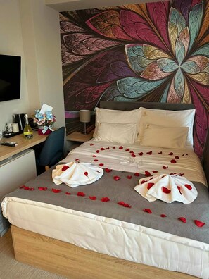 コンフォート ダブルルーム クイーンベッド 1 台 | ミニバー、セーフティボックス (室内)、デスク、遮光カーテン