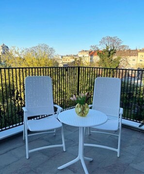 コンフォート ダブルルーム クイーンベッド 1 台 | テラス / パティオ