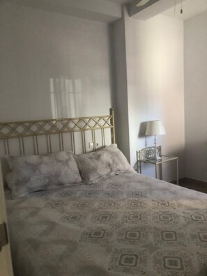 2 soverom, strykejern/-brett, wi-fi og sengetøy