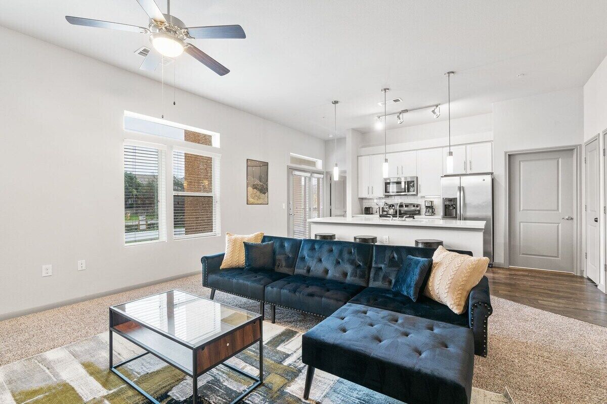 Lux2B in E Austin Near Downtown