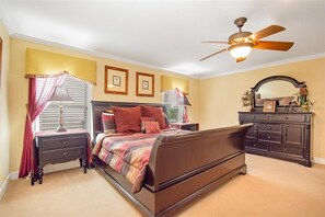 4 bedrooms, in-room safe, desk, iron/ironing board