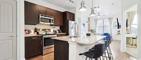 Refrigerador, microondas, horno y parrilla de estufa