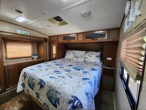 1 غرفة نوم ومكواة/لوح كي وواي فاي وملاءات أسرّة