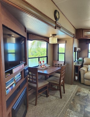 Interior - paradise point, ocean front /dock/ramp.
(Key Largo)