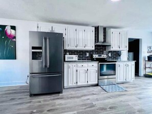 Fridge, microwave, oven, stovetop - Welcome to “Persimmon Grove” the Cozy Farmhouse with Modern Amenities (Fayetteville)