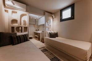 3 chambres, coffres-forts dans les chambres, fer et planche à repasser