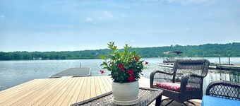 Bring your boat and make wonderful memories at this beautiful lakefront cottage!