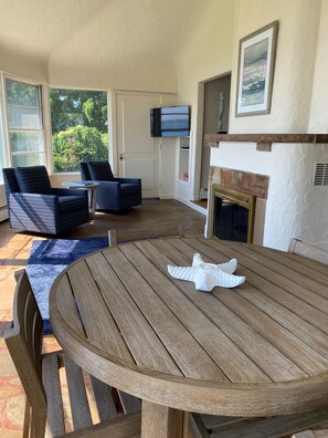 Dining - Oceanfront Estate with grand views of beach/ocean for weekly or seasonal rental (Narragansett)