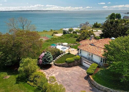 Oceanfront Estate with grand views of beach/ocean for weekly or seasonal rental