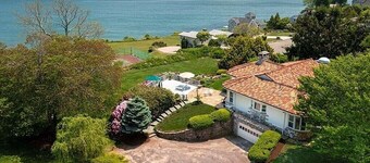 Oceanfront Estate with grand views of beach/ocean for weekly or seasonal rental