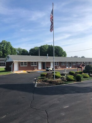 Exterior - Dav-Ed Motel (Kingsville)