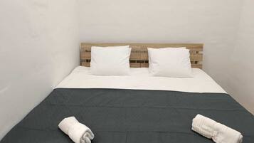 5 bedrooms, free WiFi, bed sheets