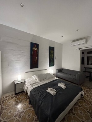 5 bedrooms, free WiFi, bed sheets