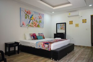 Superior Double Room, Garden View | Bathroom | Free toiletries, towels, soap, toilet paper