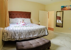 2 slaapkamers, een strijkplank/strijkijzer, wifi, beddengoed