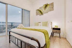 2 bedrooms, desk, iron/ironing board, WiFi