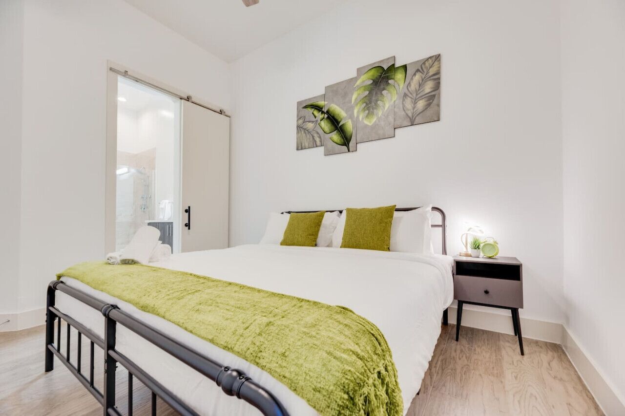 2 habitaciones, escritorio, tabla de planchar con plancha y wifi 