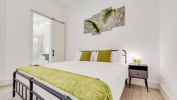 2 habitaciones, escritorio, tabla de planchar con plancha y wifi