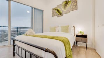 1 habitación, escritorio, tabla de planchar con plancha y wifi