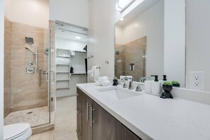 Hair dryer - Contemporary 2BR | Gym | Parking | Workspace (Dallas)