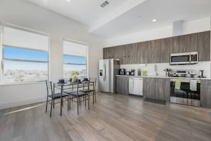 Fridge, microwave, oven, stovetop - Contemporary 2BR | Gym | Parking | Workspace (Dallas)
