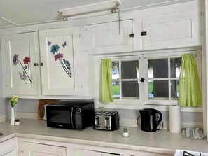 Interior - 3-Bedroom Cottage #7 - Ambleside (Kawartha Lakes)