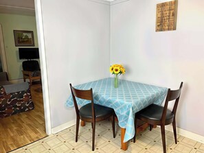 Dining - 3-Bedroom Cottage #7 - Ambleside (Kawartha Lakes)